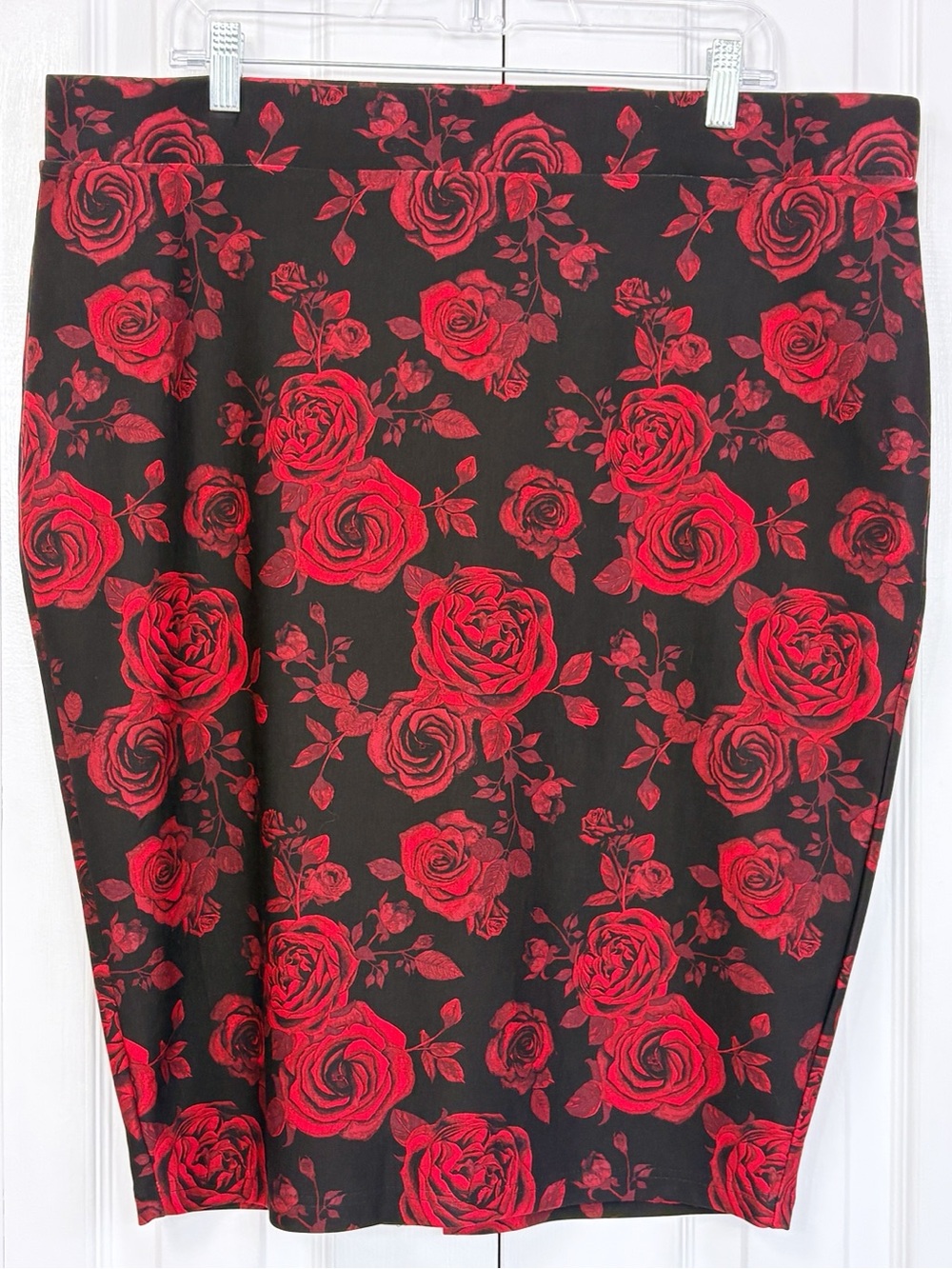 NWT Torrid Black & Red Rose Floral Ponte Stretch Pull-On Pencil Skirt 2X